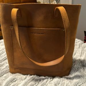 Full size crossbody tote in Dakota